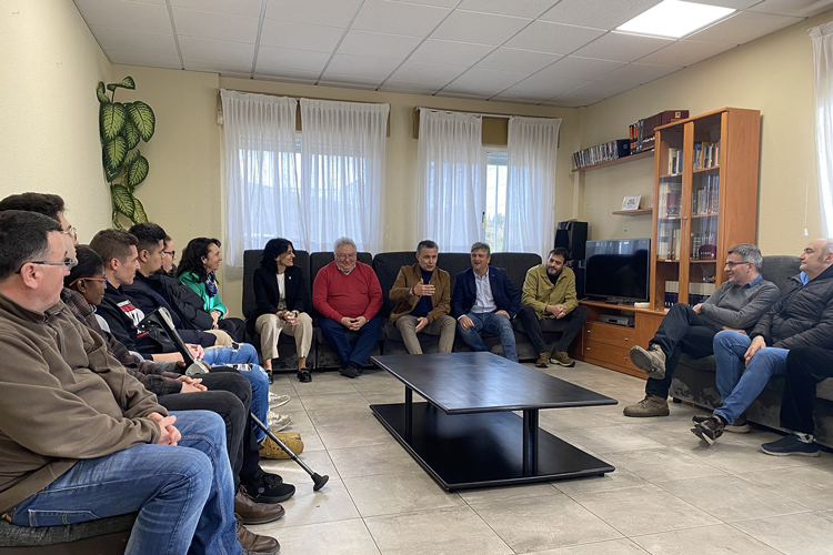 EL ALCALDE DE LOGROÑO MANTIENE UN ENCUENTRO CON PROFESIONALES Y USUARIOS DE LA COMUNIDAD TERAPÉUTICA